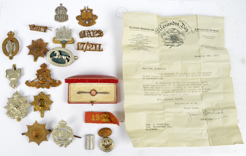 A quantity of military badges and cap badges including a Royal Corps of Signals cap badge,