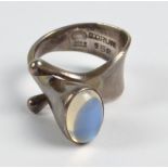 GEORG JENSEN; a Vivianna Torun Bülow-Hübe c.1970s silver moonstone set ring, stamped 925, design no.