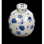 A late 19th/early 20th century Chinese porcelain tea caddy of globular form,