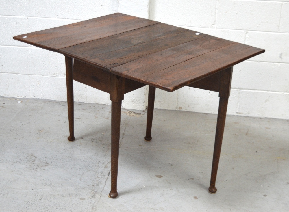 A William IV oak drop-leaf table, width when extended approx 102cm, height approx 70cm.