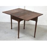 A William IV oak drop-leaf table, width when extended approx 102cm, height approx 70cm.
