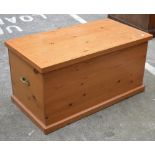 A pine blanket box, 106 x 56.5cm.