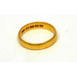 A 22ct yellow gold wedding band, approx 5.4g. CONDITION REPORT No inscriptions.