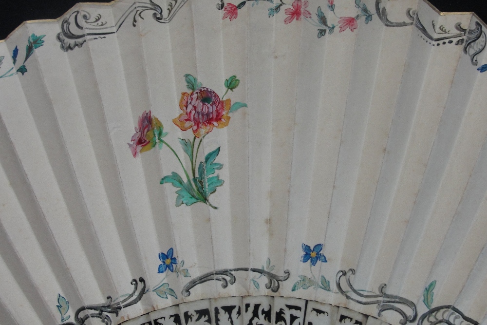 A late 19th/early 20th century fan with paper leaf decorated with a watercolour depicting a - Image 7 of 10