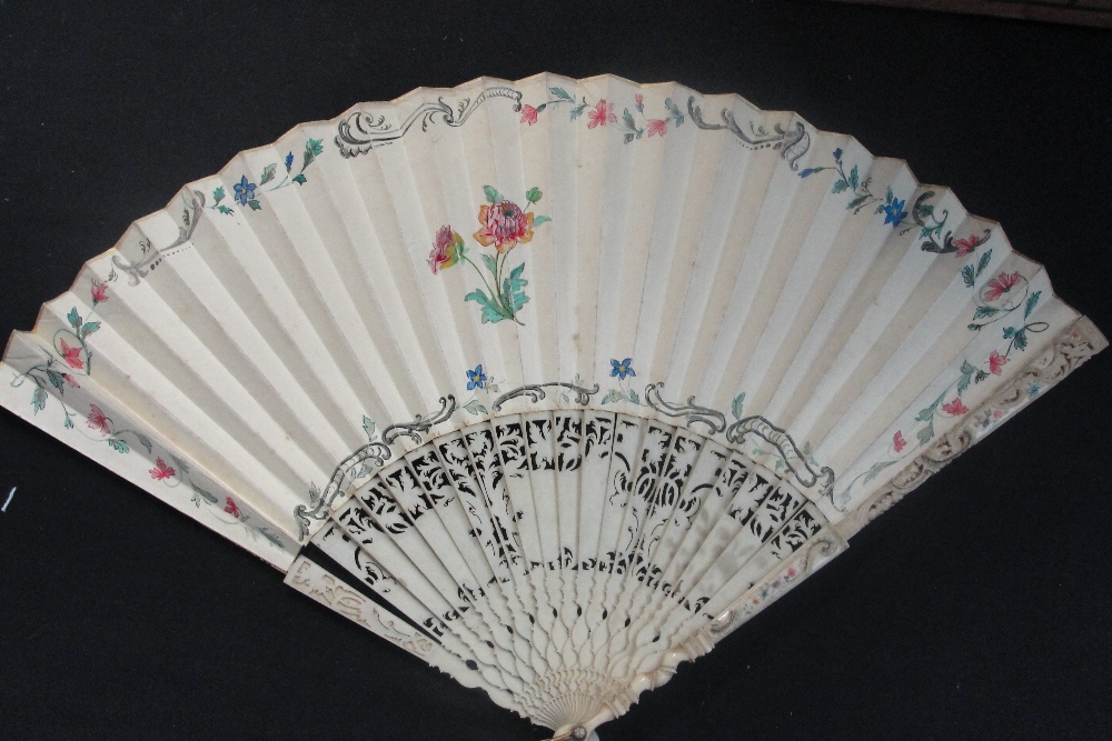 A late 19th/early 20th century fan with paper leaf decorated with a watercolour depicting a - Image 5 of 10