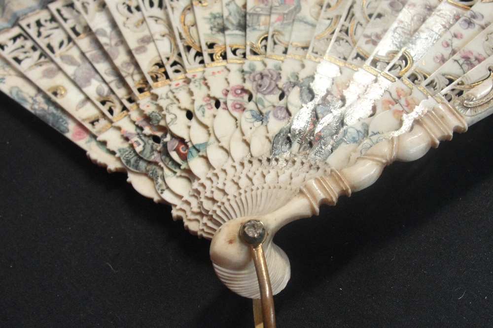 A late 19th/early 20th century fan with paper leaf decorated with a watercolour depicting a - Image 9 of 10