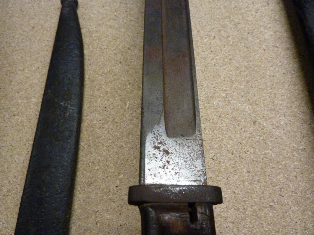 A WWI period bayonet with metal scabbard, length 47cm. - Image 4 of 6
