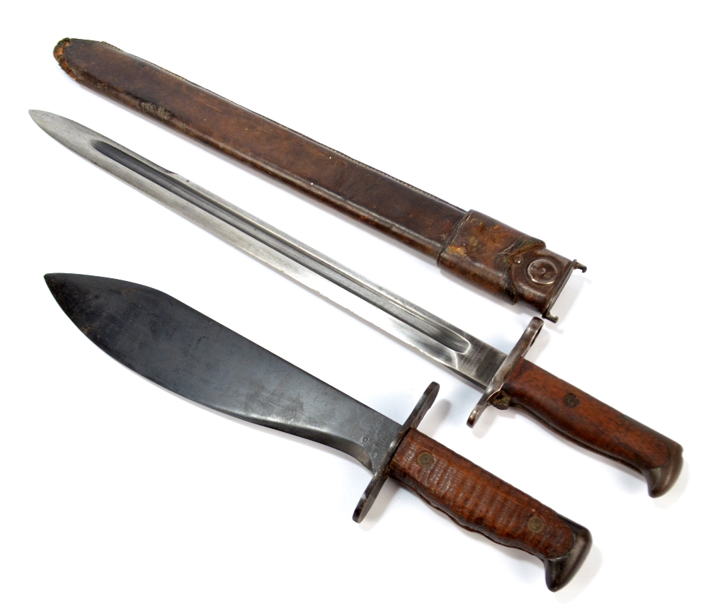 An American WWI period bayonet inscribed 'SA 1913, USA 582469' with leather scabbard, length 55cm,