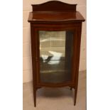 An Edwardian mahogany inlaid mirror-back display cabinet on carved bracket and turned tapering