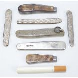 Eight various pen knives including a double bladed horn bodied example, length 6.