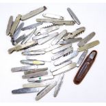 A collection of various steel bodied single and double bladed pen knives including examples by