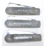 Three General Post Office folding knives with impressed checkered pattern to the steel bodies,