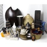 A large collection of contemporary decorative ceramics, glass etc (5).