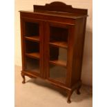 A c1920s mahogany two-door glazed bookcase on cabriole supports, 127 x 102cm.