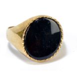 A 9ct yellow gold gentleman's signet ring set with vacant oval black onyx cartouche, size Q1/2,