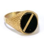 A 9ct yellow gold gentleman's signet ring set with oval black onyx vacant cartouche, size U,