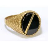 A 9ct yellow gold gentleman's signet ring set with oval vacant black onyx cartouche, size S,