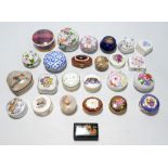 A collection of twenty-five predominantly ceramic trinket boxes to include Hammersley,