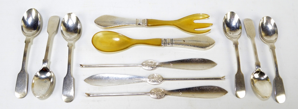 WS SAVAGE & CO; a set of six George V hallmarked silver fiddle pattern teaspoons, Sheffield 1915,