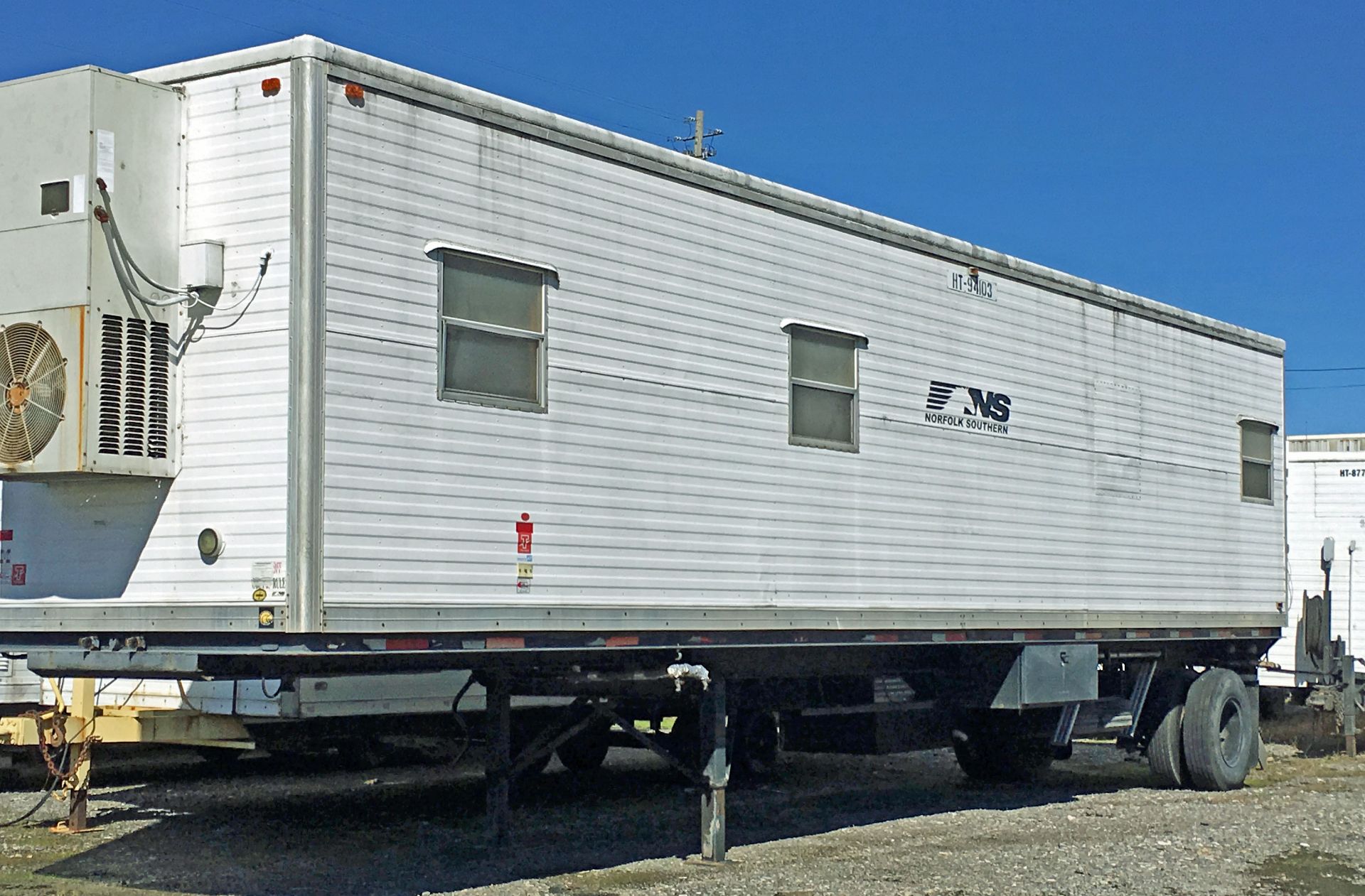 HT94103 - 1994 5th Wheel 4 Man Sleeping Quarters Trailer in Fair Condition