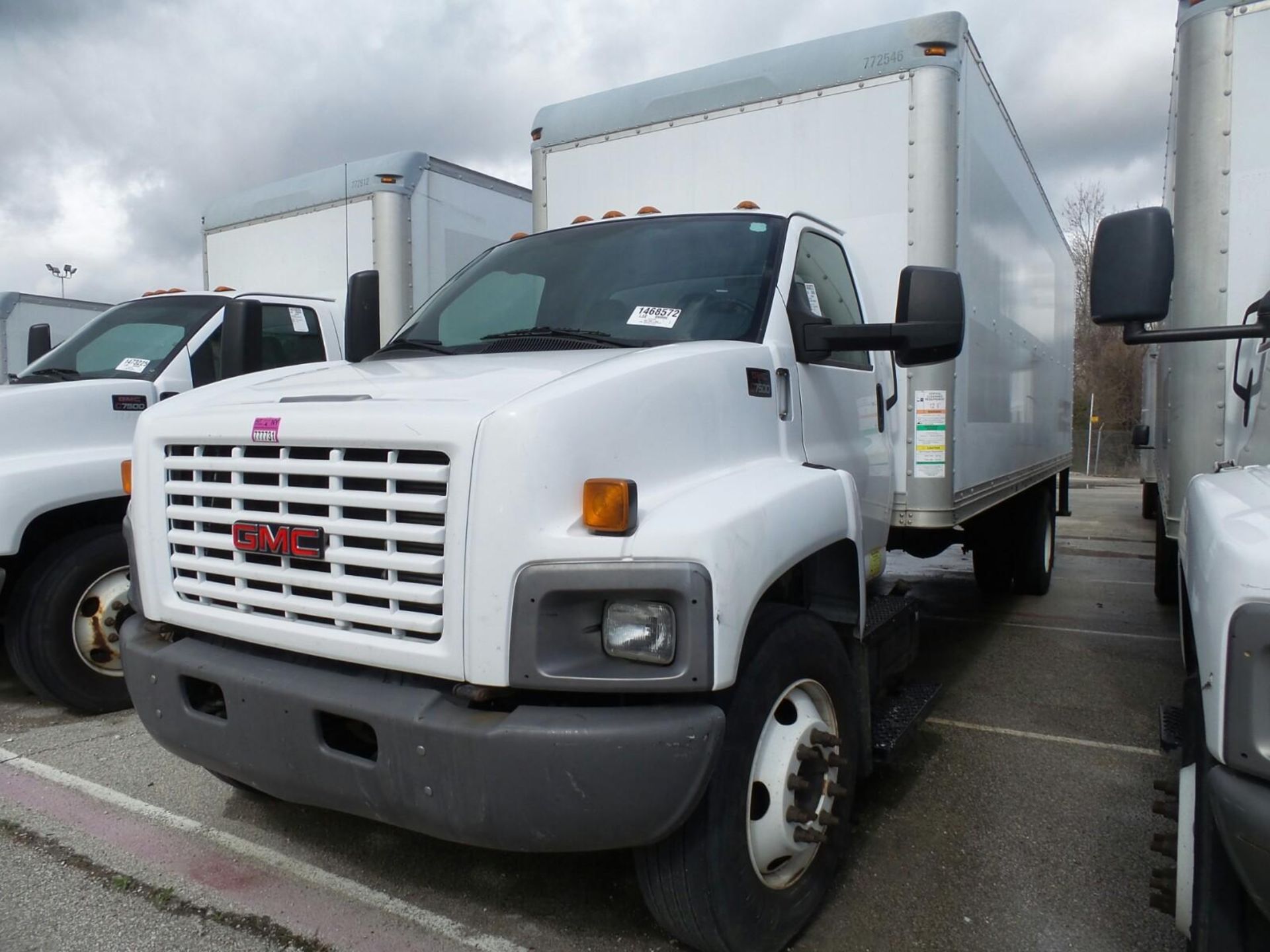 UNIT N/A - 2007 GMC C7500 - White - VIN# 1GDJ7C1317F901021 - 184,310 miles