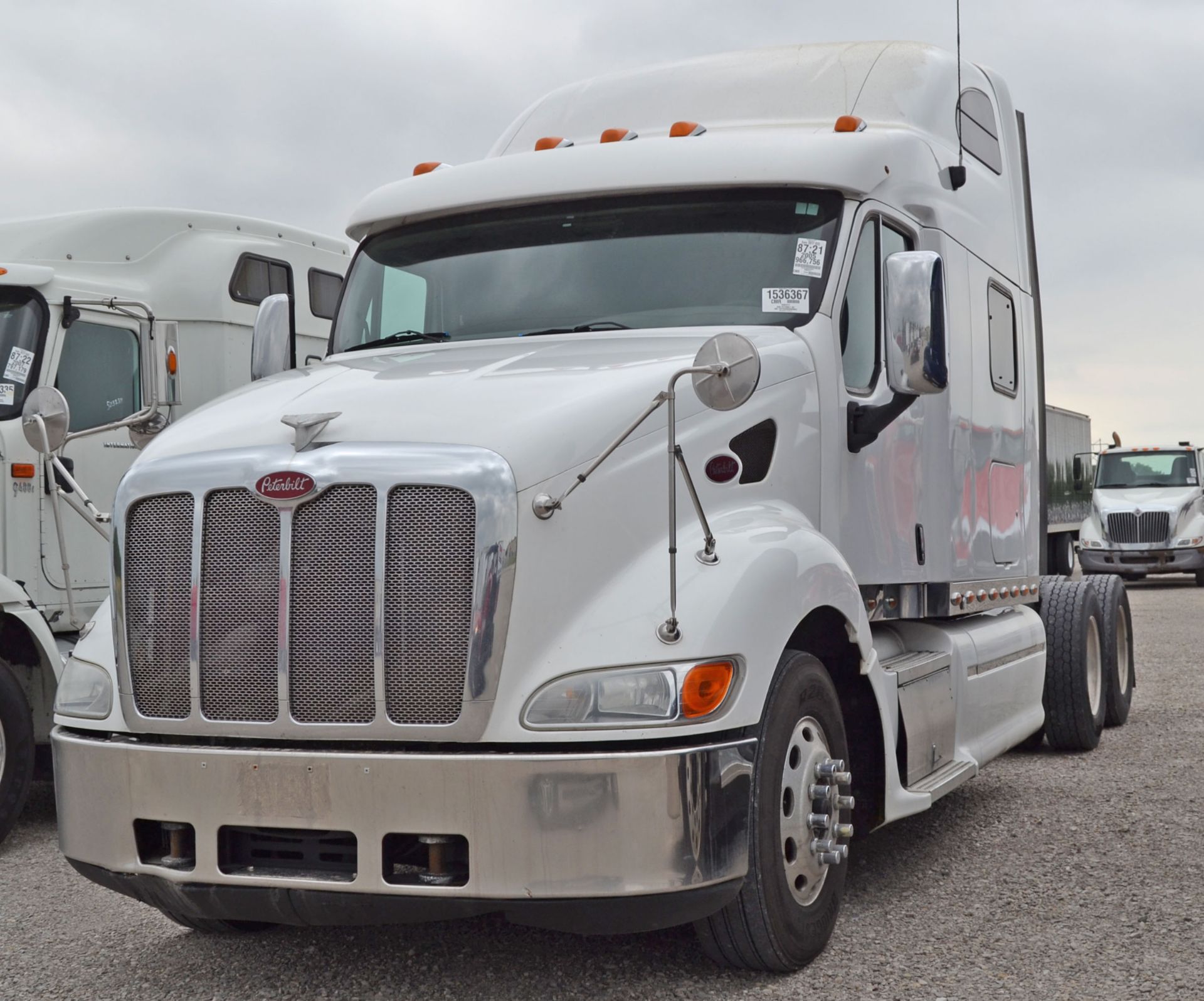 UNIT N/A - 2005 Peterbilt 387 - White - VIN# 1XP7D49X85D858034 - 966,756 miles