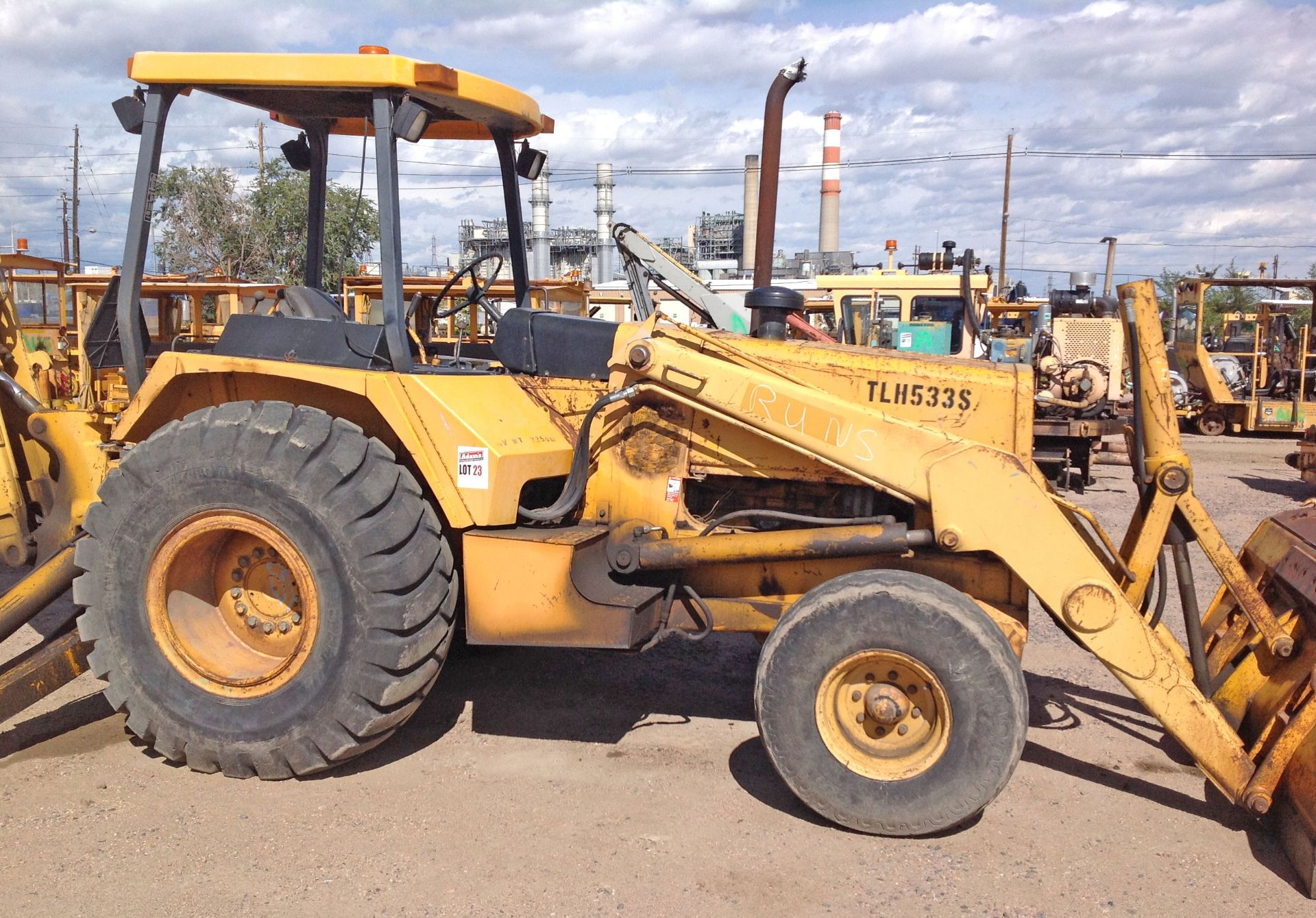 TLH 533S - John Deere 710C Back Hoe Loader