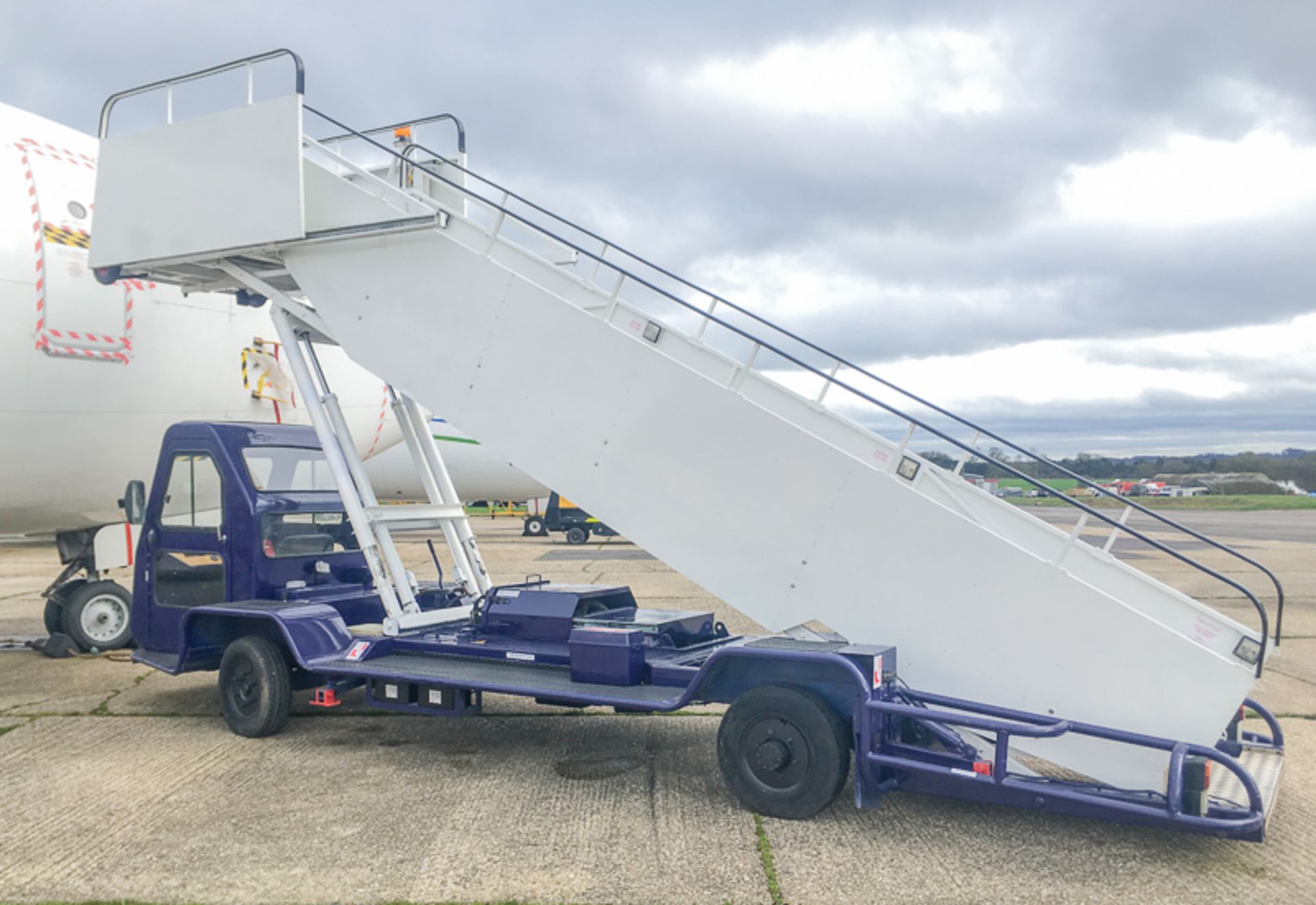 AMSS Skyway TLPH 2000-300 Self Propelled Passenger Steps - Image 4 of 12