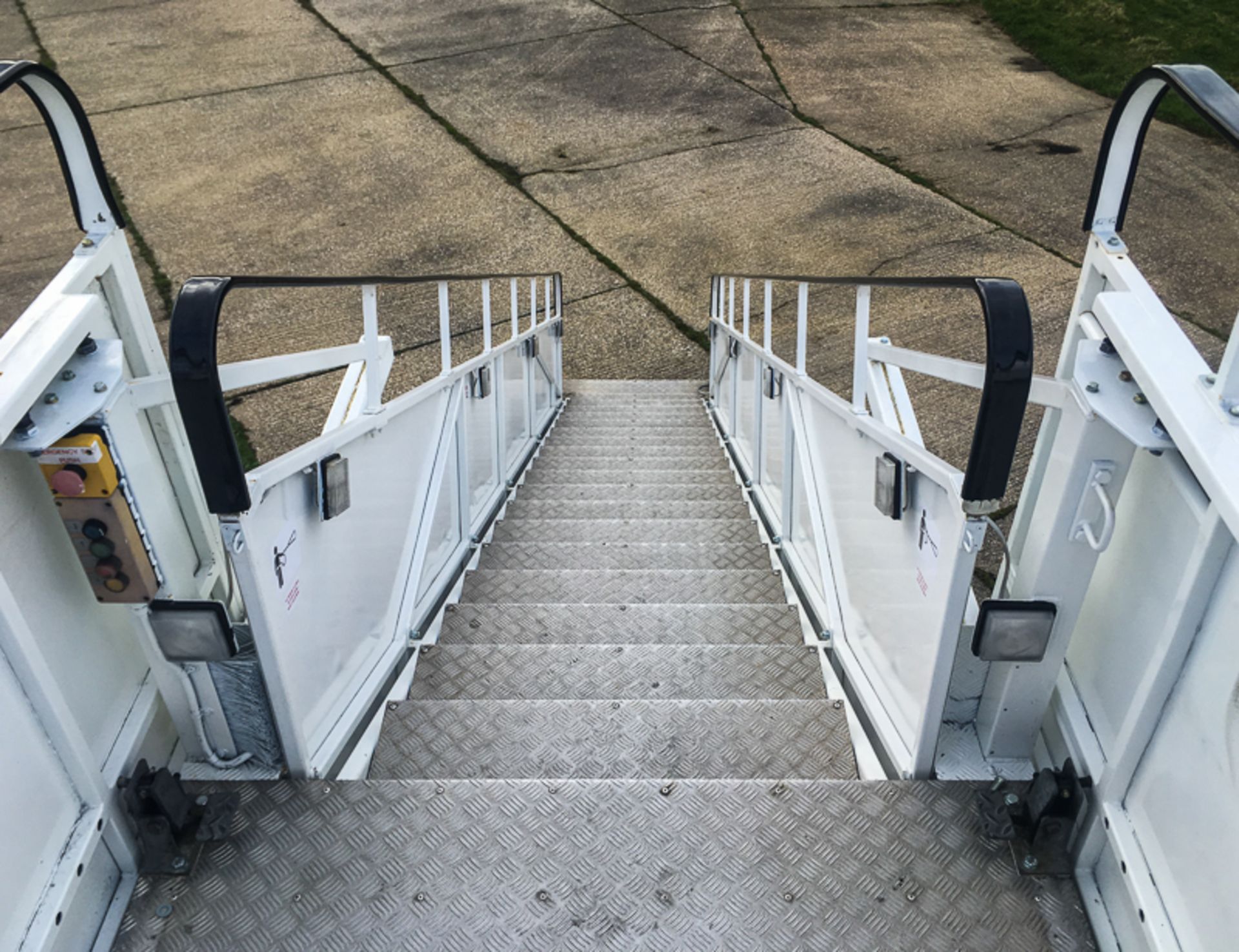 AMSS Skyway TLPH 2000-300 Self Propelled Passenger Steps - Image 10 of 12