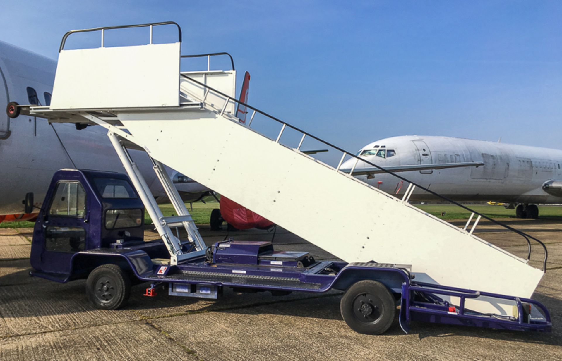 AMSS Skyway TLPH 2000-300 Self Propelled Passenger Steps - Image 2 of 11