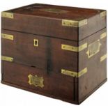 Reiseapotheke England 19. Jh. "Medicine chest". Schatulle aus Mahagoniholz mit Messingbeschlägen und
