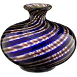 Ziervase Murano Mitte 20. Jh. Farbloses Glas mit blauen, schwarzen und braunen Spiralfäden und