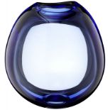 Vase "Holmegaard" Mitte 20. Jh. Holmegaard Dänemark. Farbloses Glas mit blauem Unterfang.