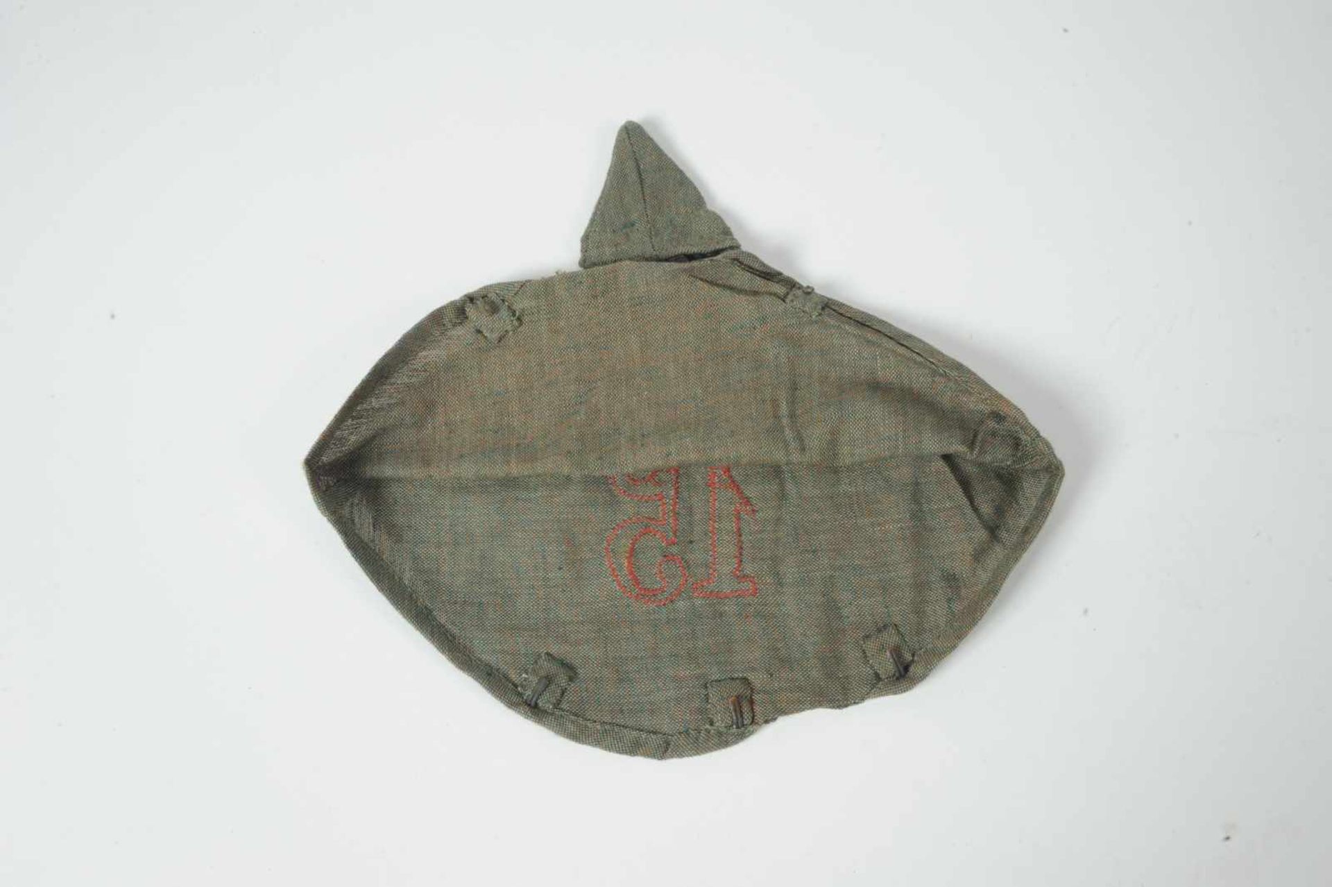 Couvre casque à pointe mle 1895, avec chiffre 15 en laine rouge. BE/TBE - Bild 3 aus 3