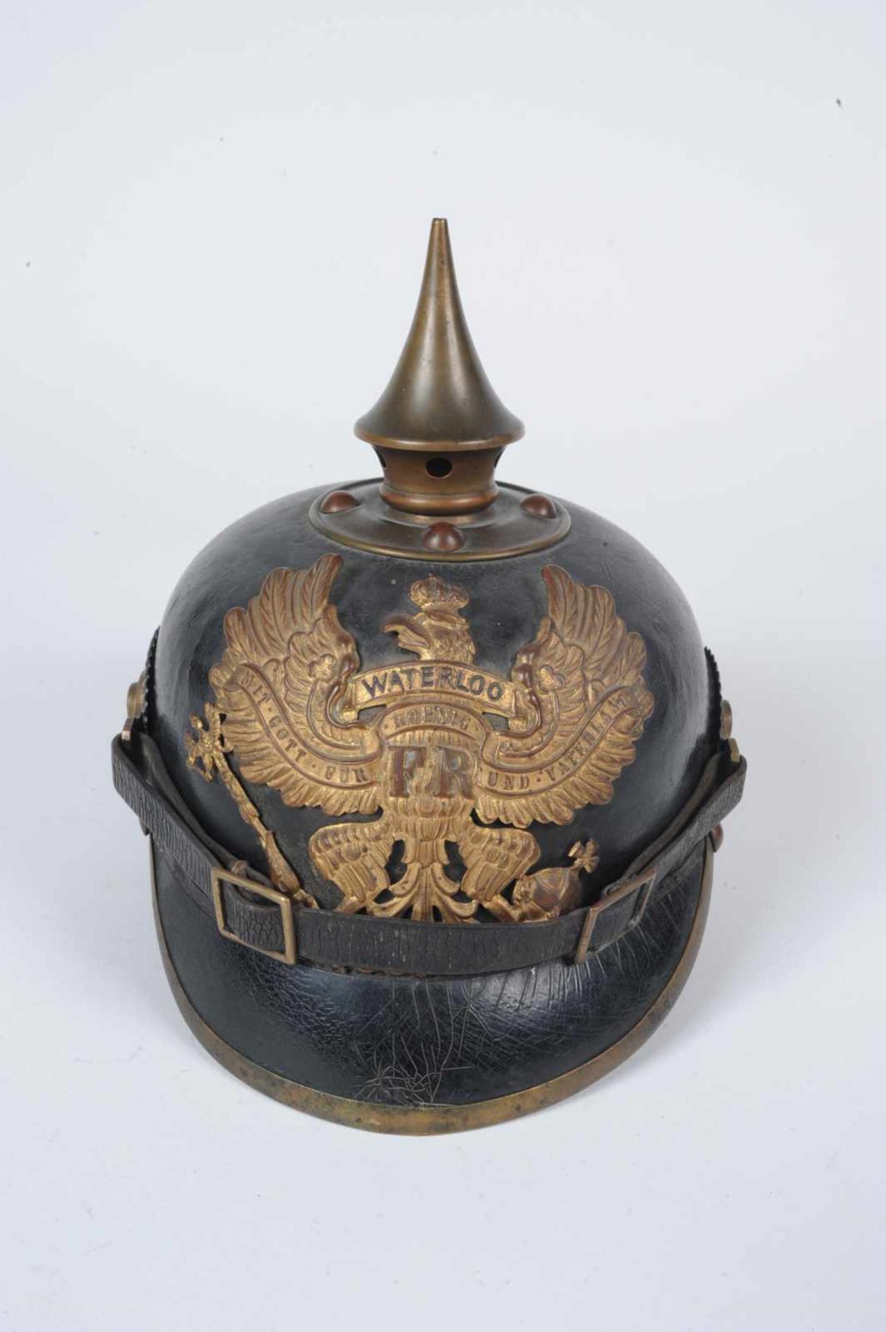 Prusse. Casque troupe mod 95 «  Waterloo  », belle bombe, bel intérieur, complet de ses cocardes