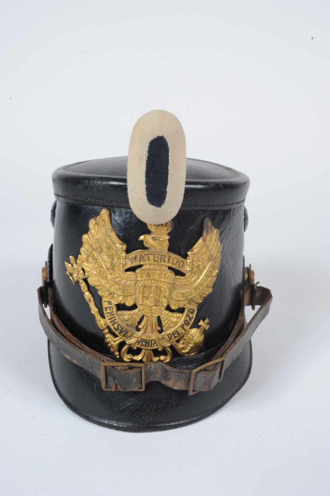 Prusse. Shako troupe du 10° Chasseur, beau fût, intérieur un peu accidenté, complet de sa cocarde,