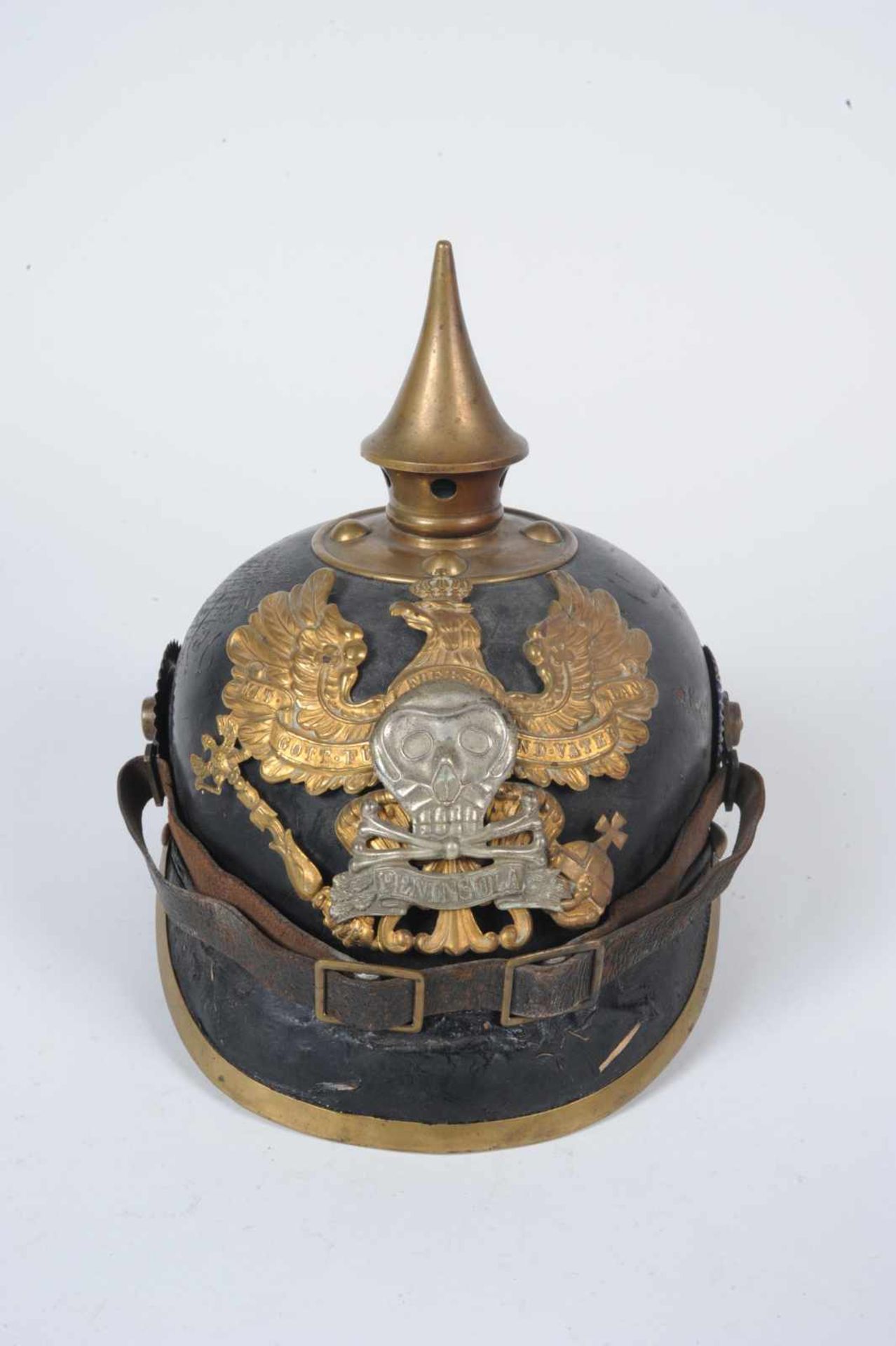 Brunswick. Casque troupe mod 95, bombe patinée, bel intérieur, complet de ses cocardes et de sa