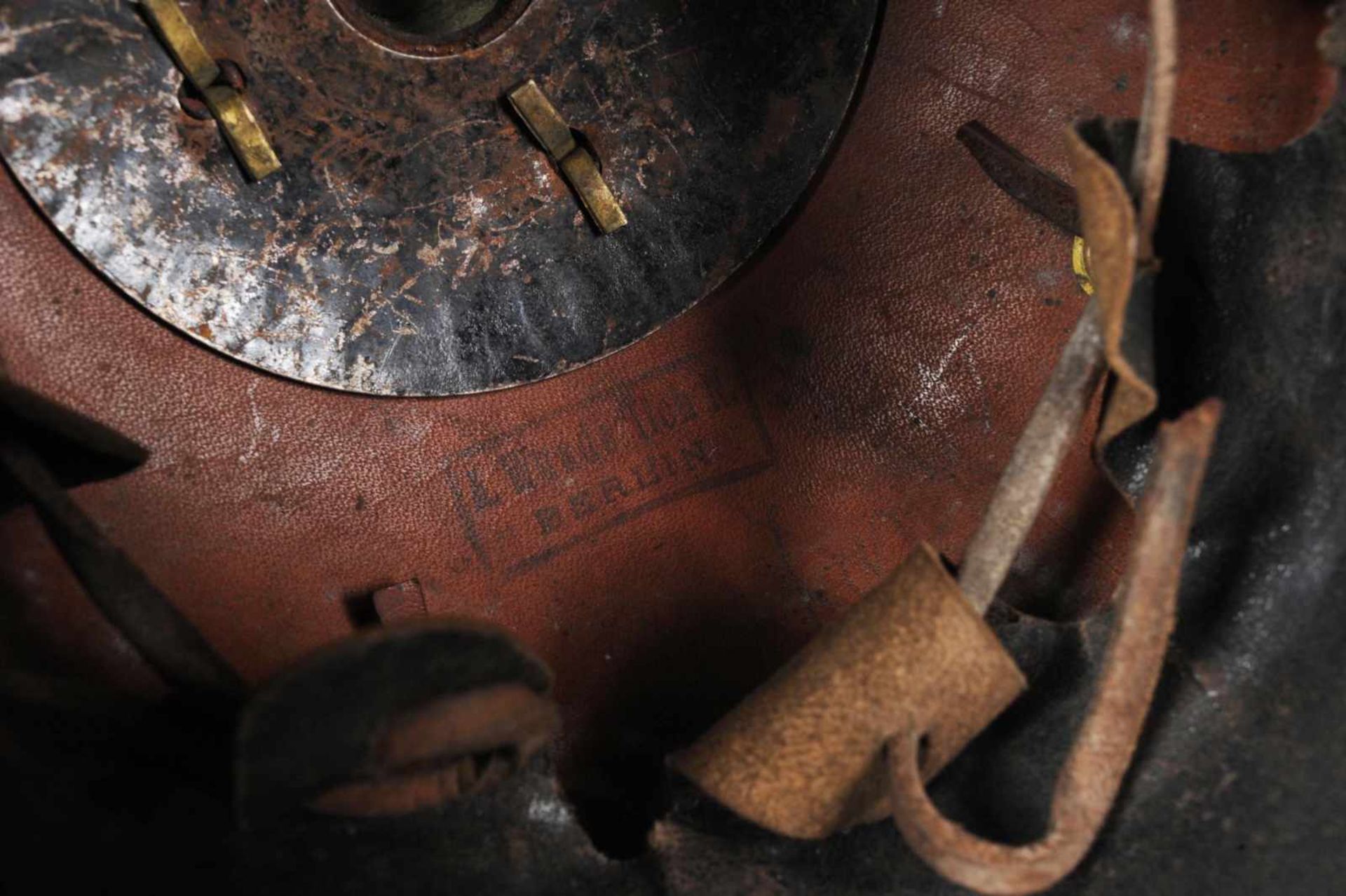 Prusse. Casque troupe mod 95, des chemins de fer de la Garde, belle bombe, bel intérieur, complet de - Bild 5 aus 5