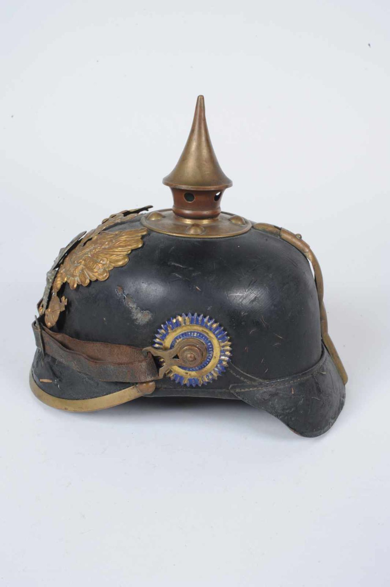 Brunswick. Casque troupe mod 95, bombe patinée, bel intérieur, complet de ses cocardes et de sa - Bild 2 aus 5