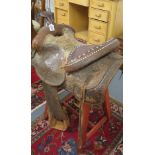 Saddle chair