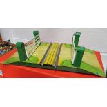Hornby O gauge trainset and crossing