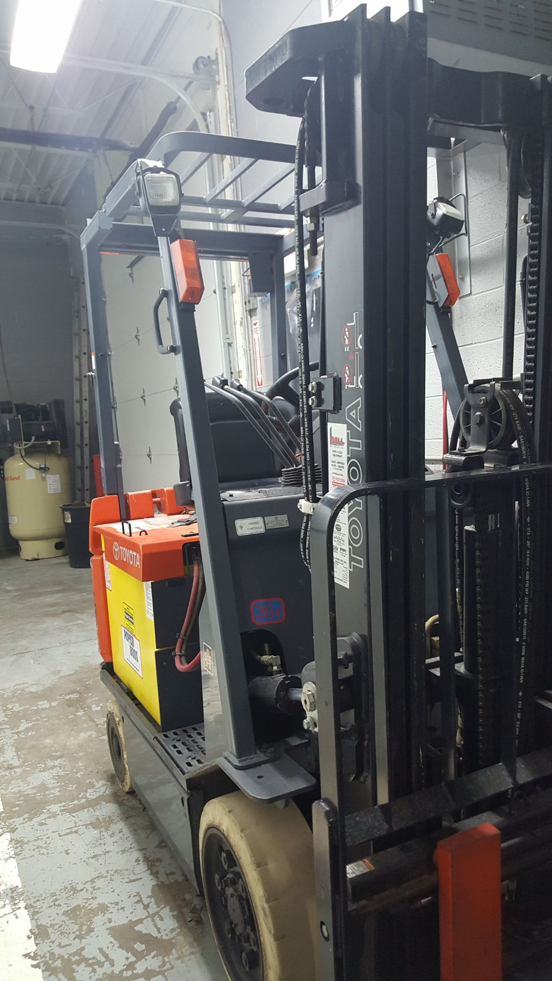 Toyota Forklift - Image 2 of 6