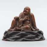 "Buda con animal" Figura China realizada en madera de bambú. Trabajo Chino, Siglo XIX- XX Destaca