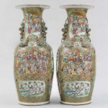 Importante pareja de jarrones en porcelana china de cantón. Trabajo chino, Siglo XIX Decorados con