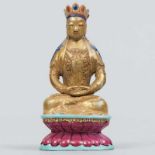 "Buda sobre flor de loto" figura china en porcelana familia rosa con toques de dorado. Buen estado