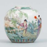 Tibor chino en porcelana. Trabajo Chino, Segunda mitad del siglo XX. Presenta decoración de dama en