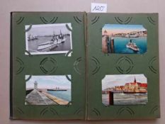 Postkarten.- Album mit 98 teils farbigen Postkarten mit Schiffsdarstellungen aus den Jahren um