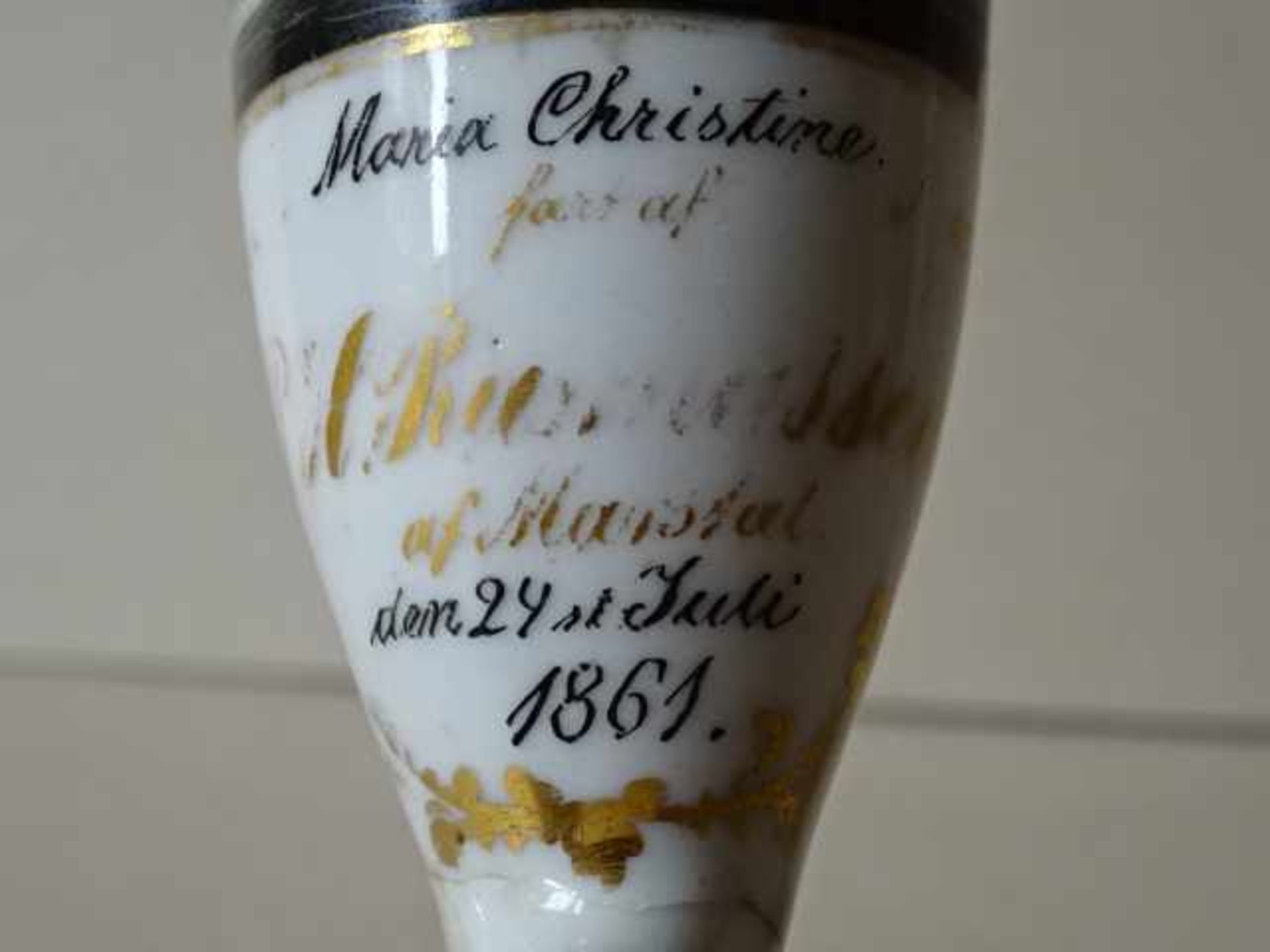 Pfeifenkopf aus Porzellan. Datiert 1861. Mit farbiger Schiffsdarstellung der 'Maria Christine', - Bild 3 aus 3