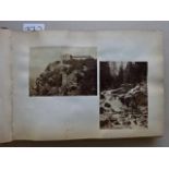 Fotoalben.- Album mit 33 montierten Fotografien überwiegend mit Rheinansichten. Um 1900. Format 9