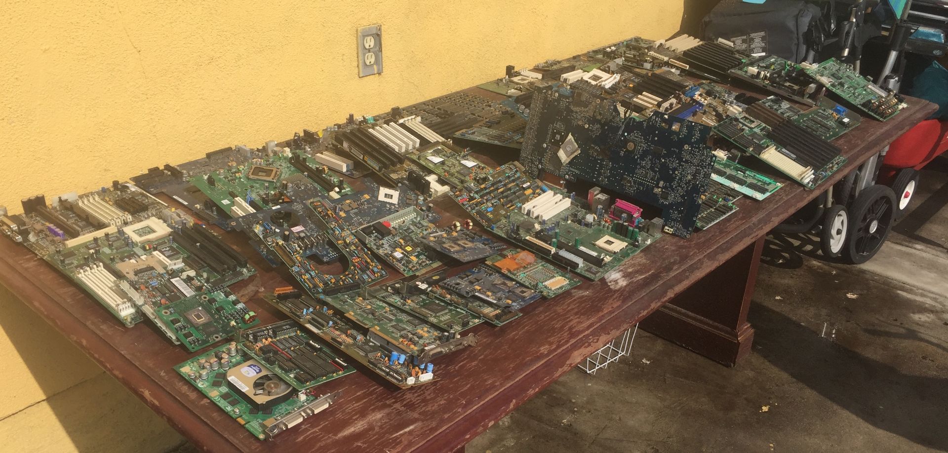 TABLE OF CIRCUIT BOARDS ALL SIZES